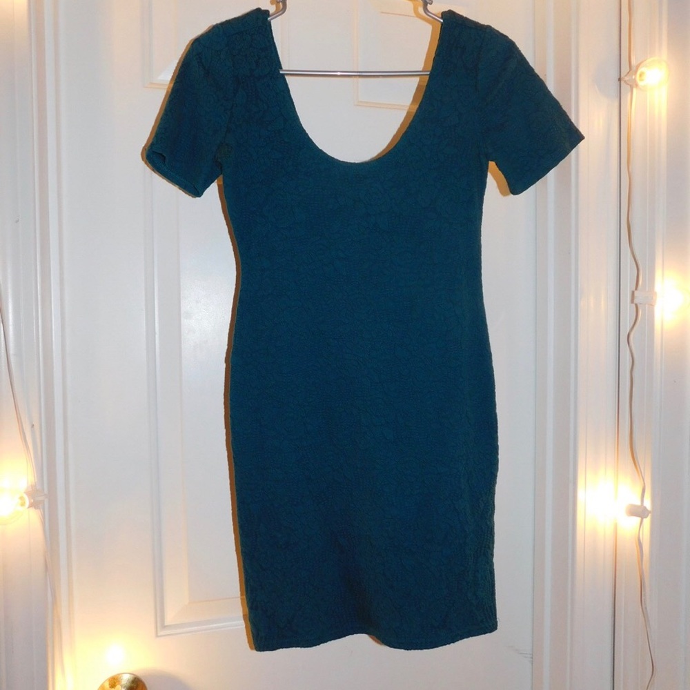 Patterned green bodycon dress